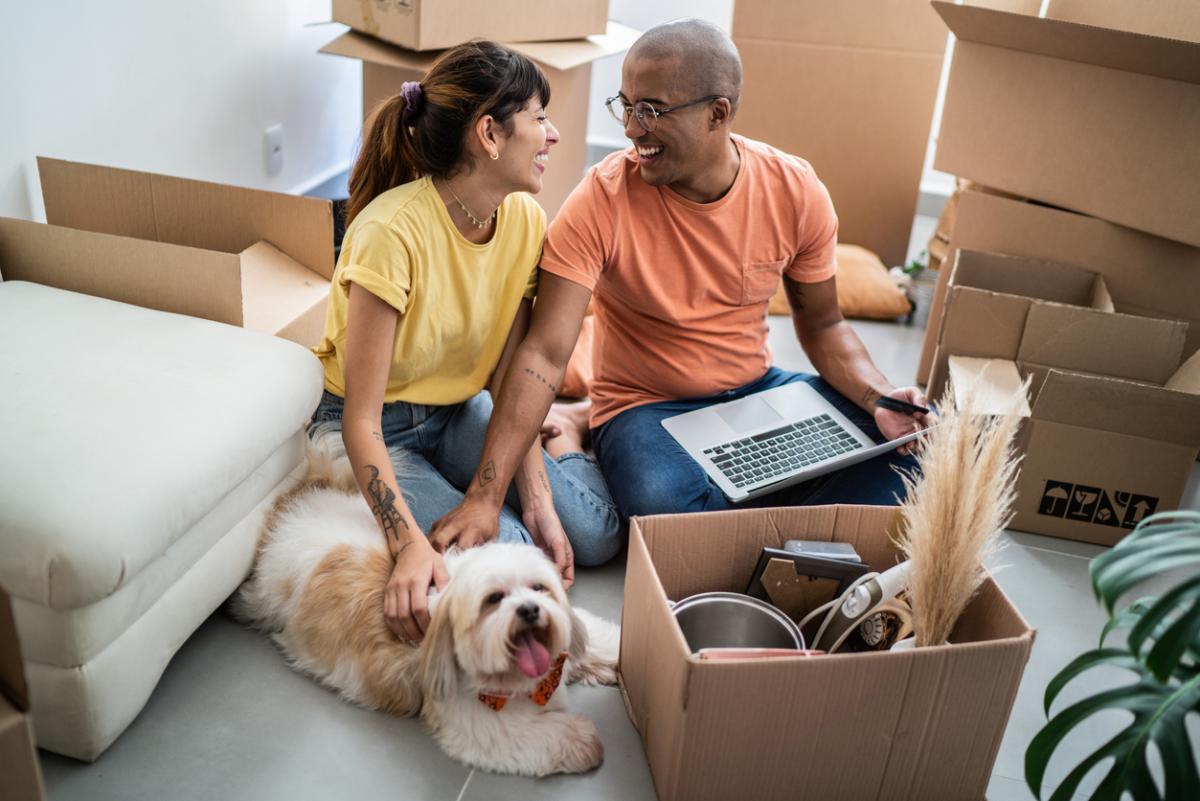 Customers and their pet preparing to move 